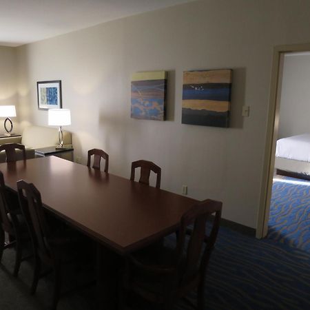 Holiday Inn Hotel & Suites Regina By Ihg Екстериор снимка