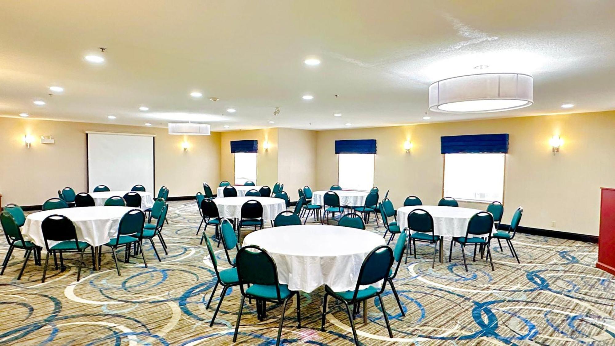 Holiday Inn Hotel & Suites Regina By Ihg Екстериор снимка