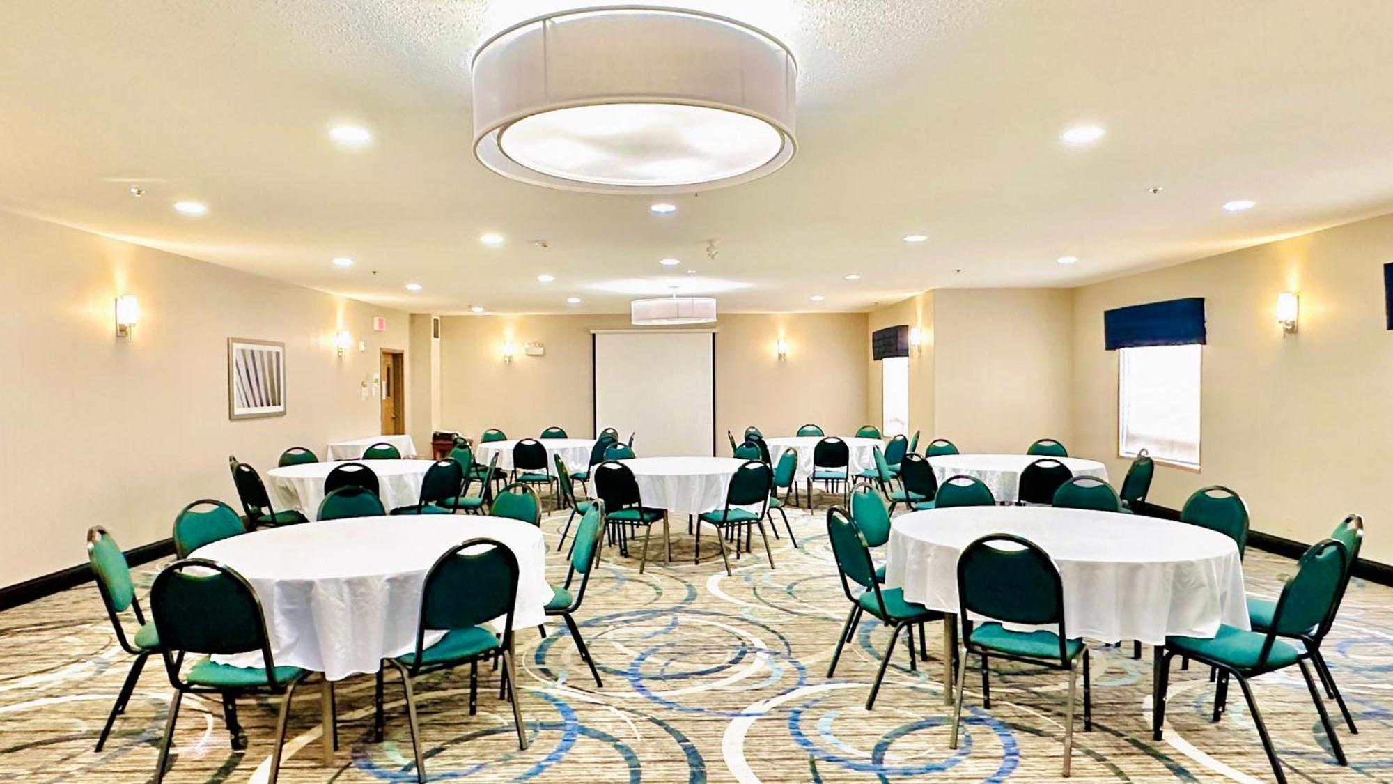 Holiday Inn Hotel & Suites Regina By Ihg Екстериор снимка