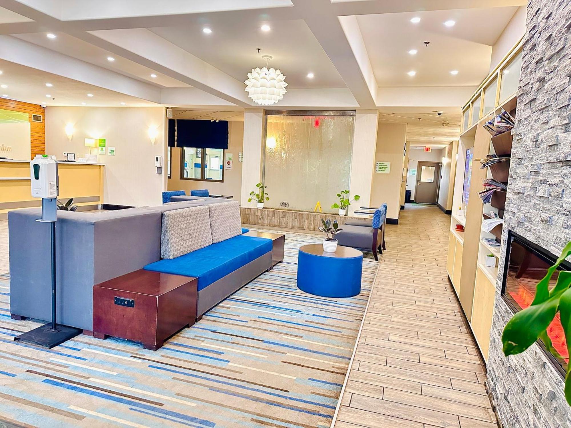 Holiday Inn Hotel & Suites Regina By Ihg Екстериор снимка